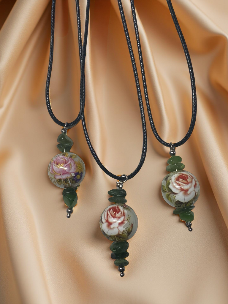 Flower Round Necklace with a Jade Bead