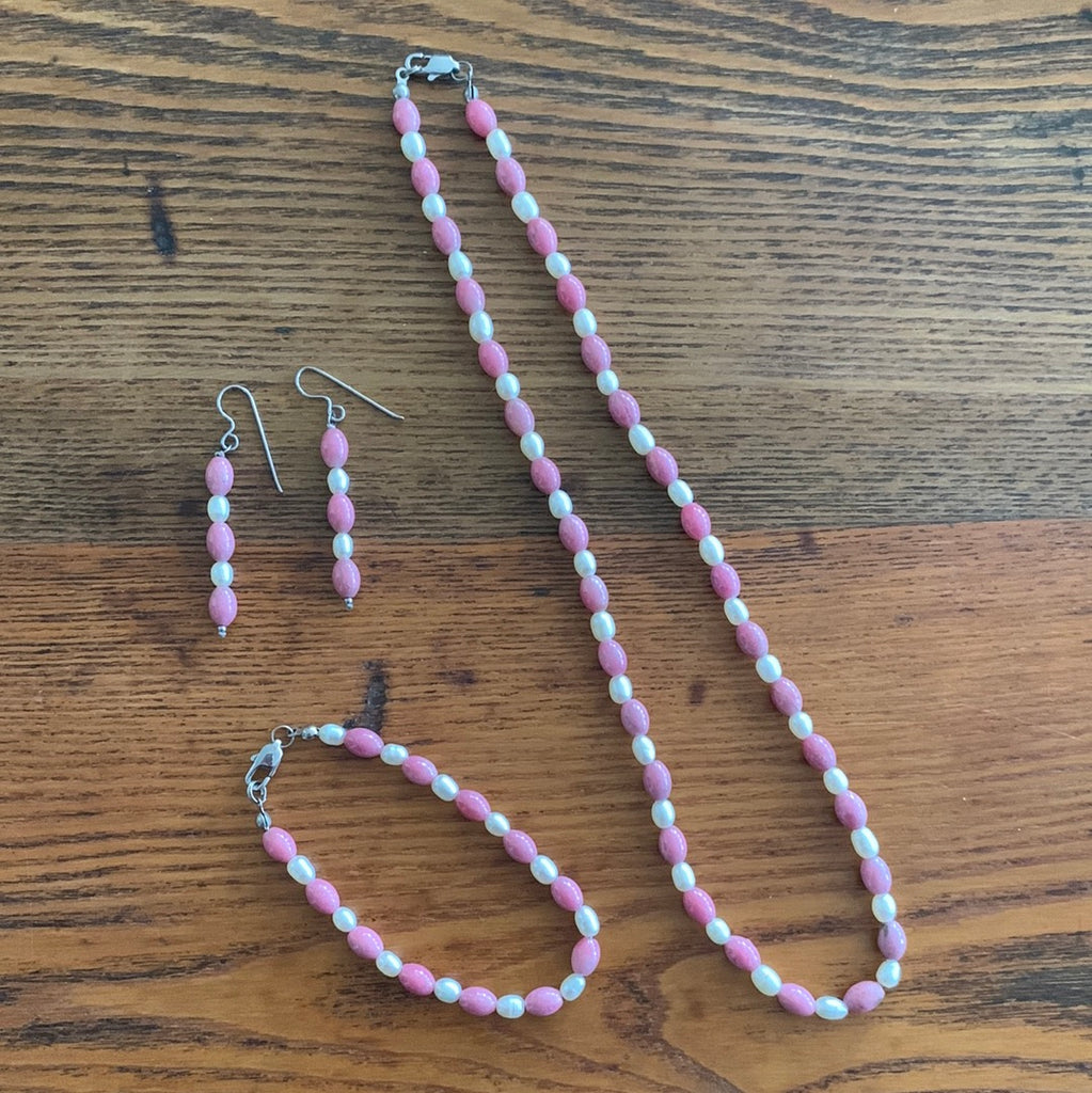 Rhodonite and pearl set