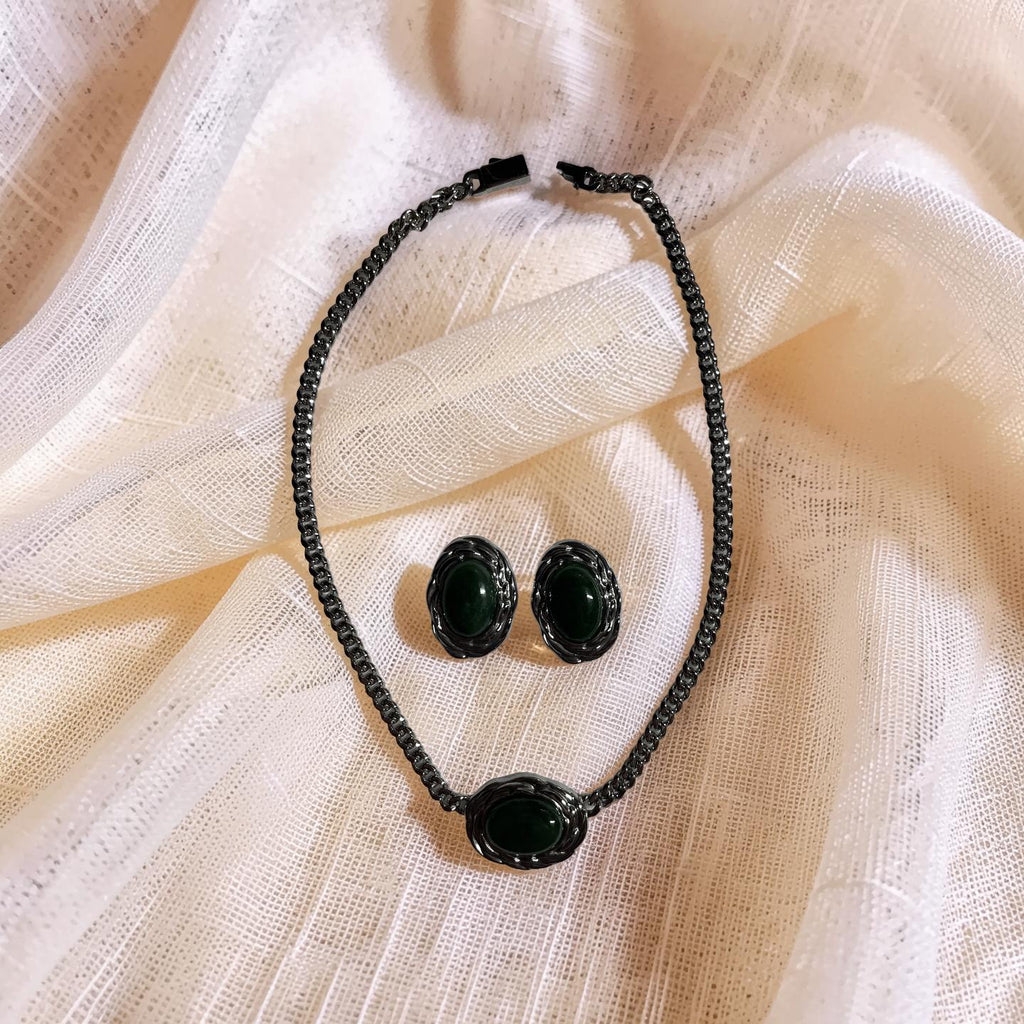 Jade Vintage Oval Necklace
