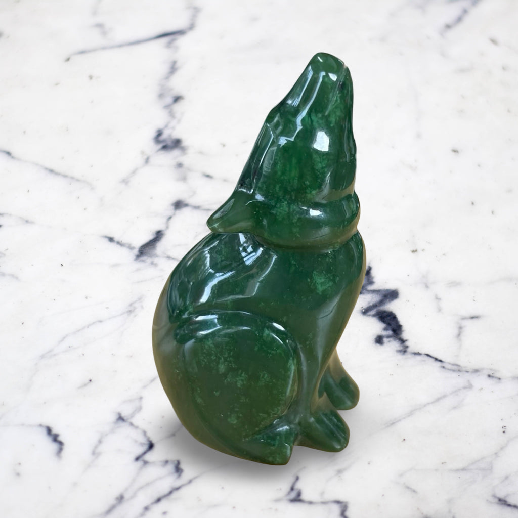 Jade Sitting Wolf, Howling