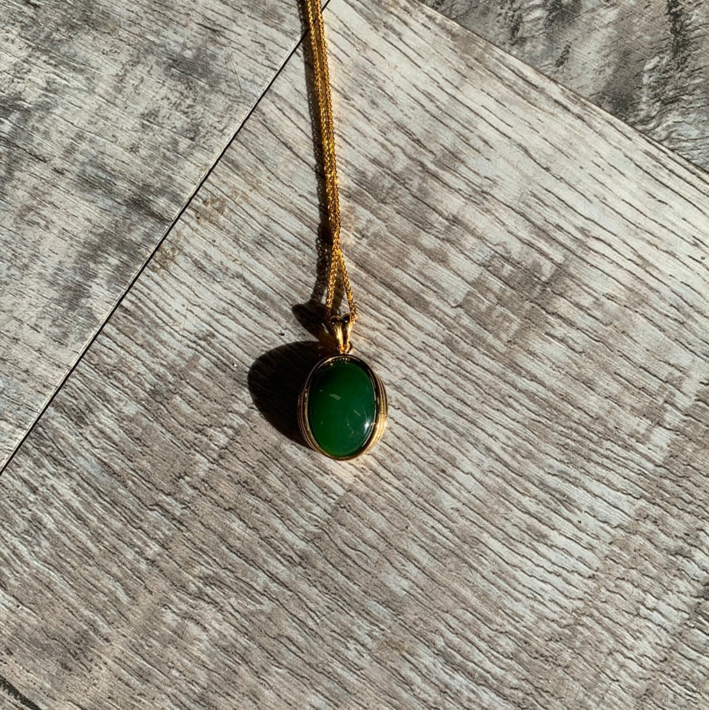 Oval gold necklace