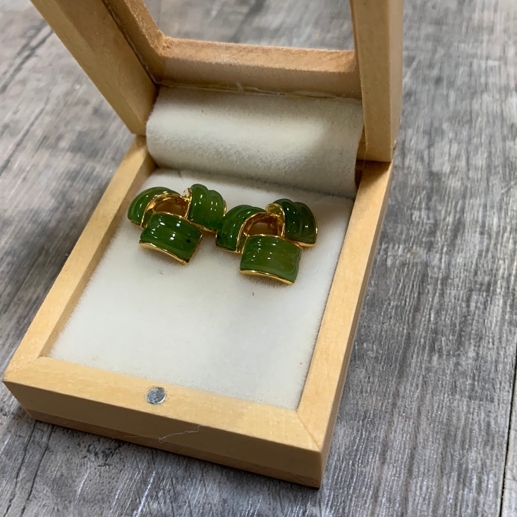 Jade bridged trio stud