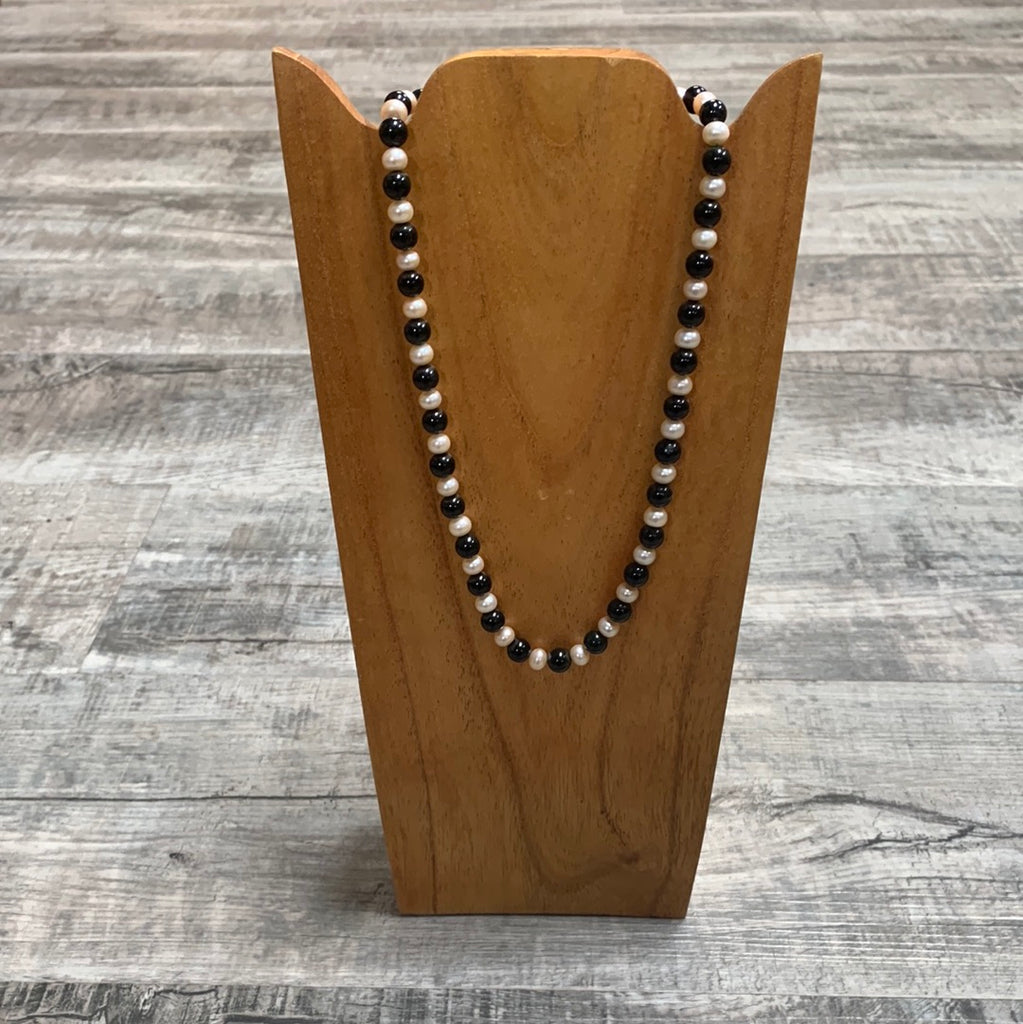 Black jade and pearl necklace